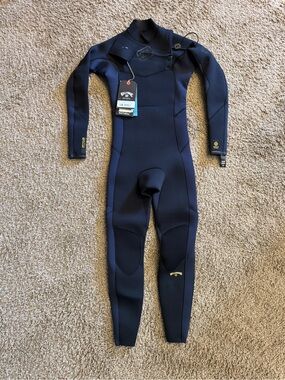 NWT Billabong Youth Absolute Wetsuit